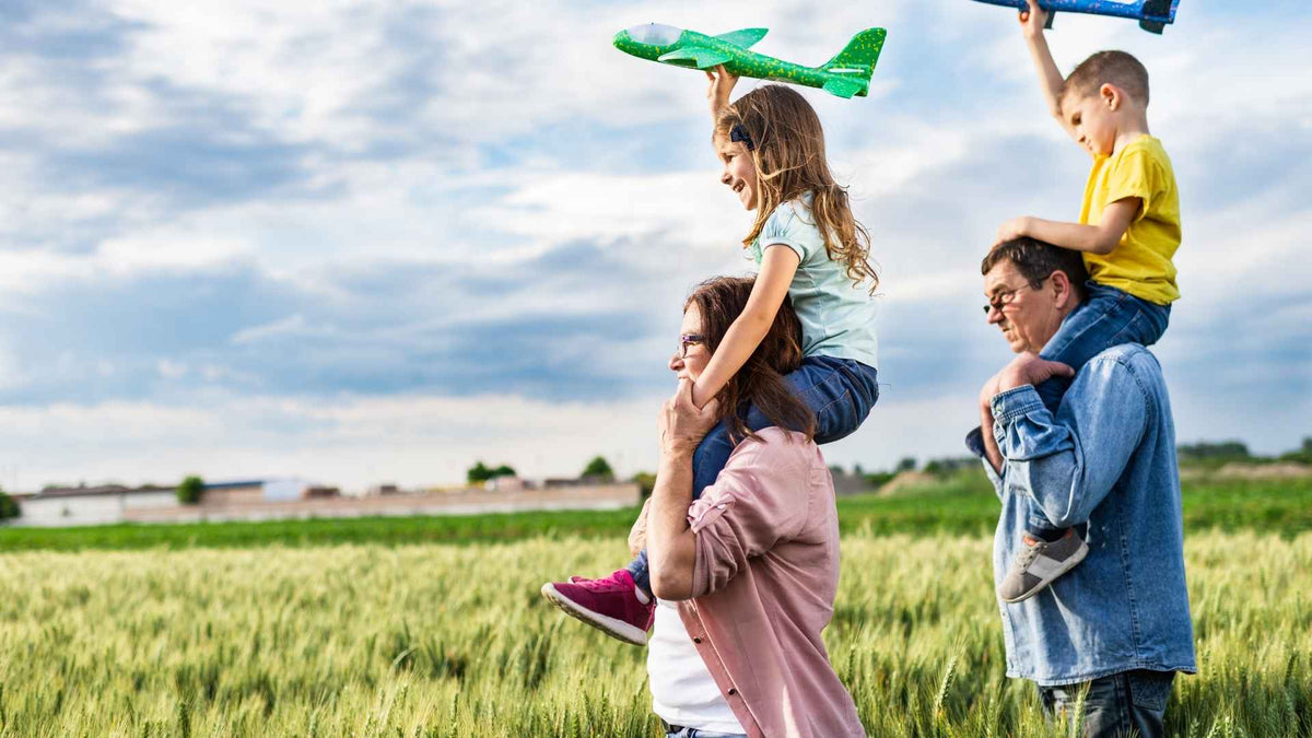 Geschenke für Enkelkinder – kleine Worte für einen ganz besonderen Menschen