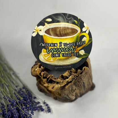 Tee-Untersetzer „Zwischen 2 To-Dos passt immer eine Tasse Tee“ | Entschleunigungsgeschenk Freunde oder Kollegen - spülmaschinenfest