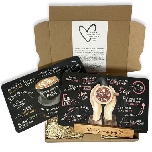 Geschenkset für Eltern: liebevolles Frühstücksbrettchen-Set für Mama und Papa mit Holzhalter
