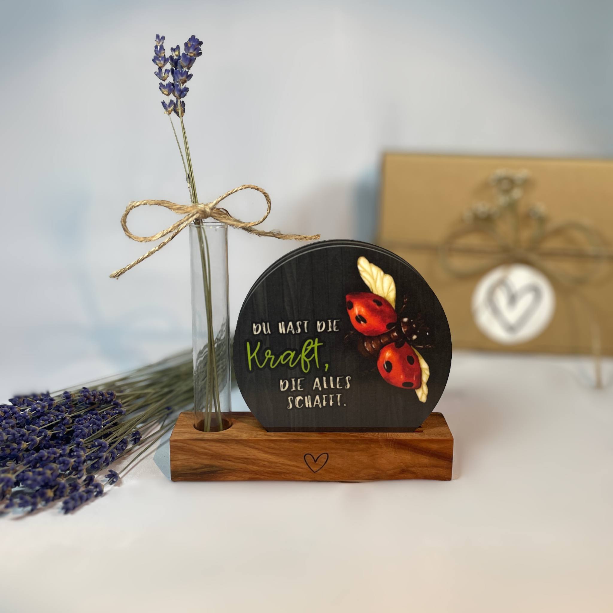 Untersetzer Geschenkset „Glücksmomente“ ist ein liebevoll gestaltetes Set, das Mut macht, Zuversicht schenkt und kleine Alltagsmomente mit Leichtigkeit füllt.