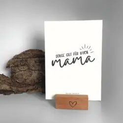 Schlichte Postkarte: "Sorge gut für dich Mama" | Grußkarte für Mama aus nachhaltigem Naturkarton
