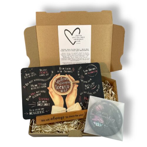 Geschenkset Tochter – Frühstücksbrett „Guten Morgen Tochterherz“ + Untersetzer „Du bist einmalig“ mit Buchenholz-Halter - Weihnachtsgeschenk
