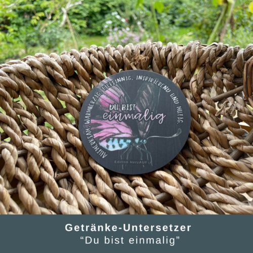 Geschenkset für Schwiegertochter – Frühstücksbrett „Guten Morgen Schwiegertochter“ mit Untersetzer „Du bist einmalig“ mit Halter aus Buche – Bild 3