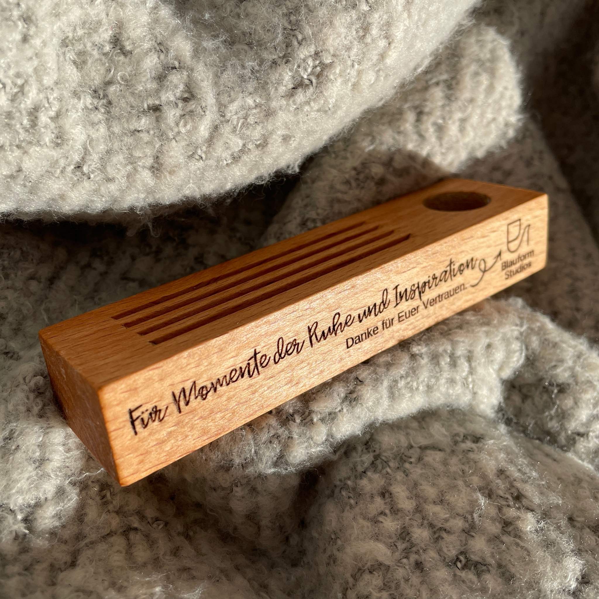 Nachhaltiges Kundengeschenk „Momente der Inspiration“ - 4 Untersetzer & gravierter Holzhalter – Bild 5