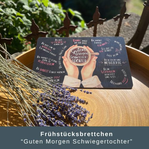 Geschenkset für Schwiegertochter – Frühstücksbrett „Guten Morgen Schwiegertochter“ mit Untersetzer „Du bist einmalig“ mit Halter aus Buche – Bild 2